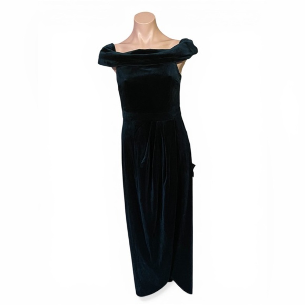 Lulus M I’m Enchanted Emerald Green Velvet Off Shoulder Maxi Dress NWT Flaw